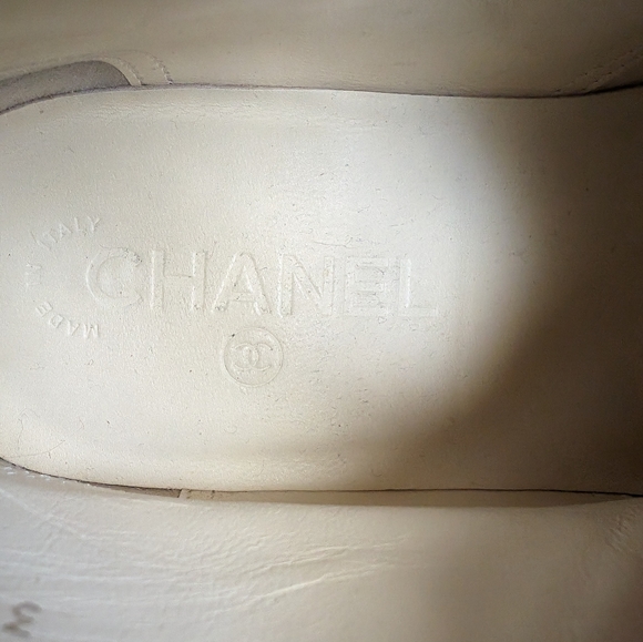 PRE LOVED CHANEL INTERLOCKING CC LOGO COMBAT BOOTS - Picture 9 of 16